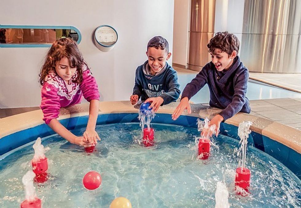 Children get hands on with water at Cite des sciences