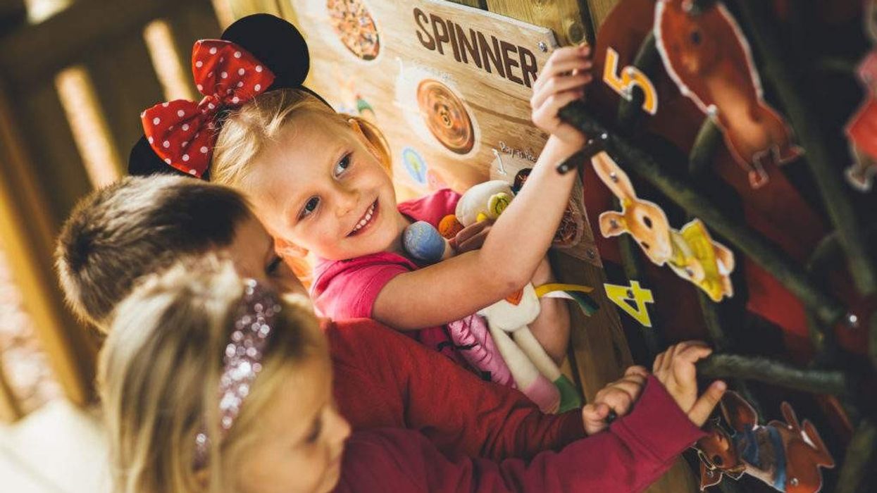 children playing peter rabbit spinner lappset creative