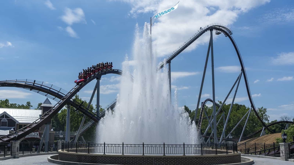 Chocolatetown_KISSES FOUNTAIN AND COASTER