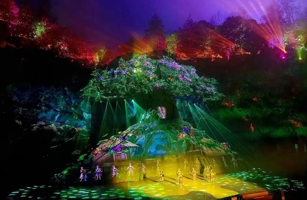 Christie Jiuge-Shangui stage