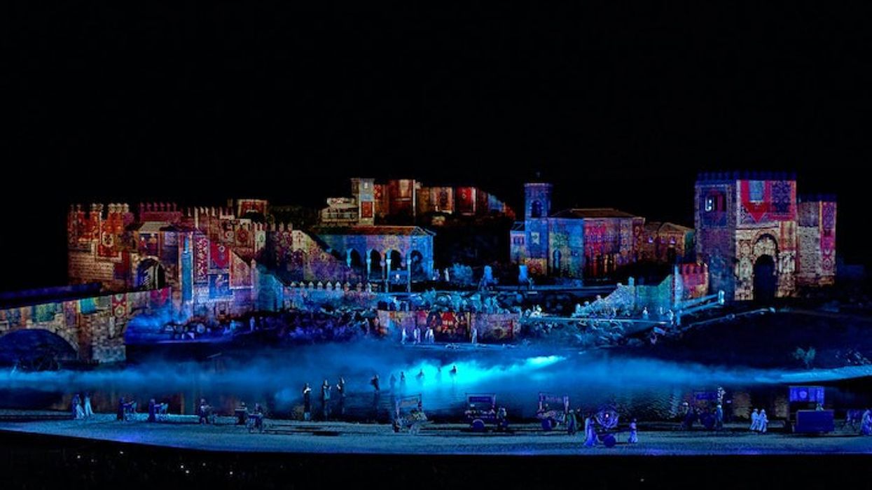 Christie Puy de Fou night projection show