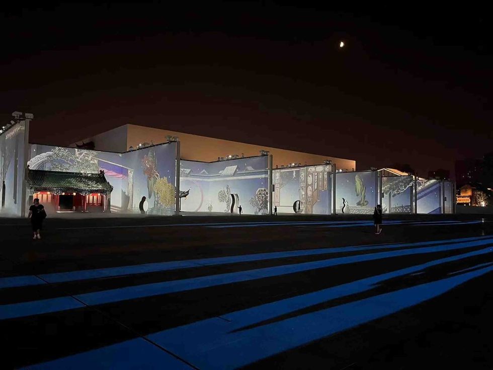 Christie Unique Dream of Red Mansions Beidamen Light Show