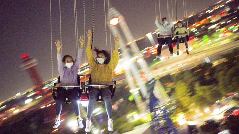 christmas 2020 six flags