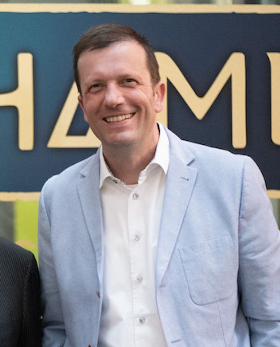 Christoph-Scholz-at-Tutankhamun-exhibit