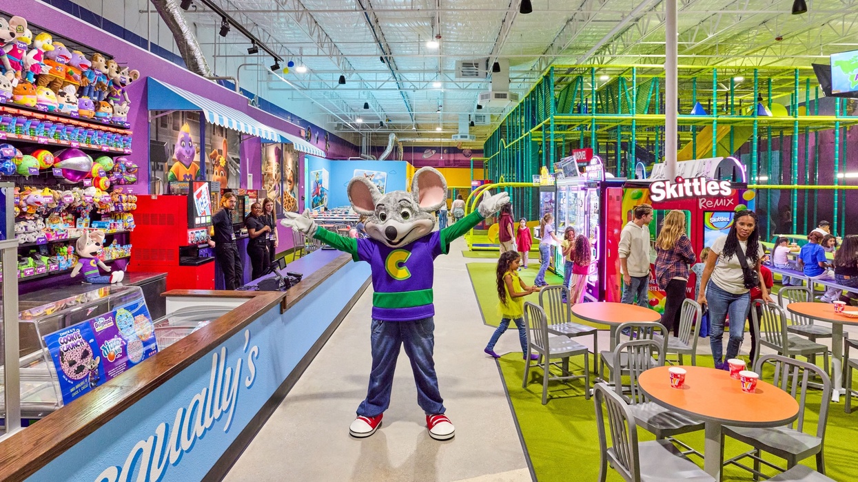 chuck e cheese adventure world