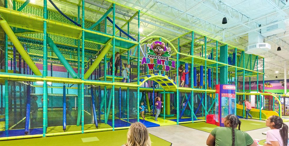 chuck e cheese adventure world