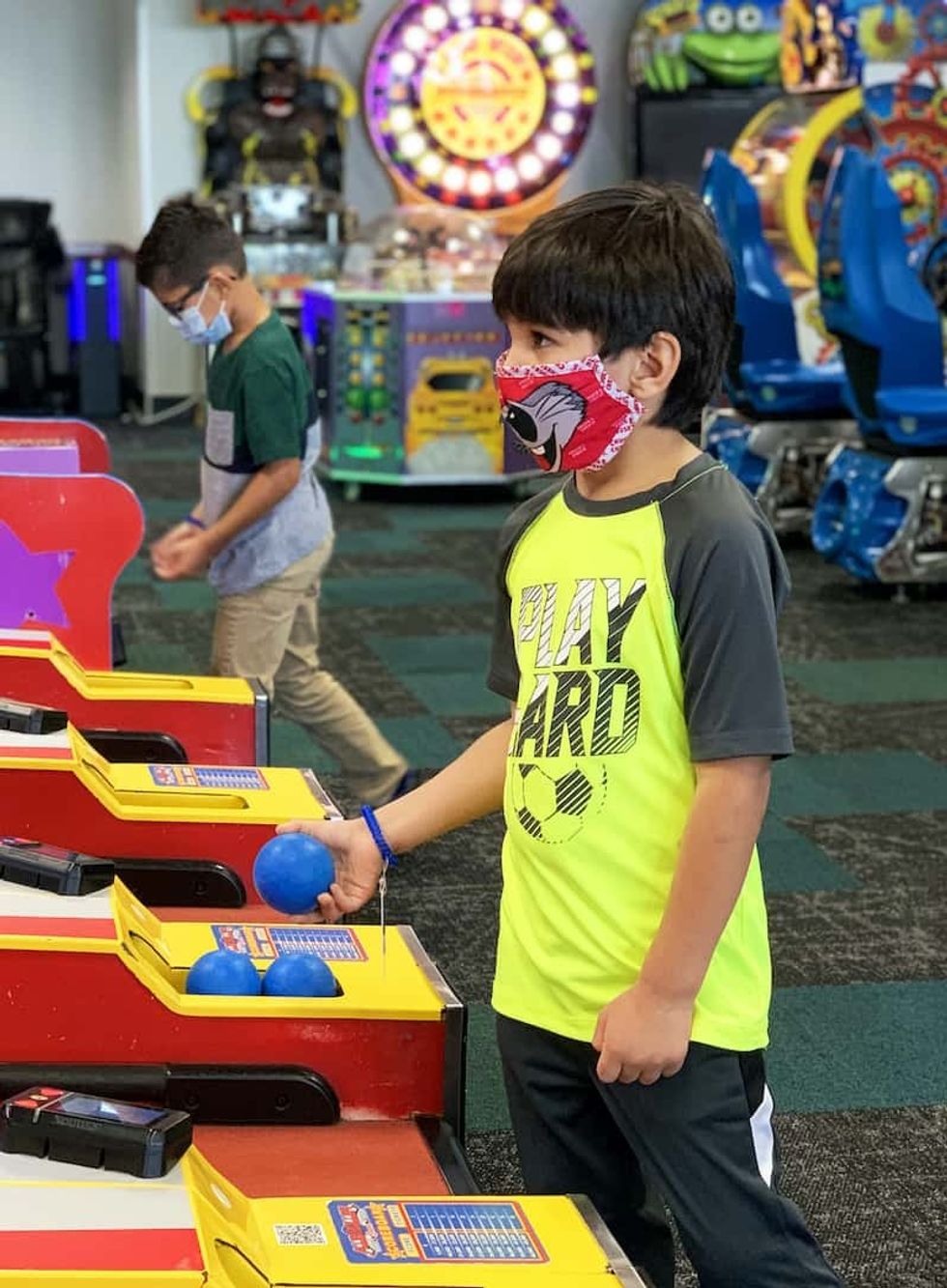 Chuck E Cheese gaming