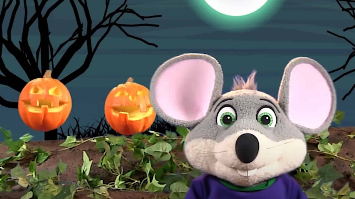 chuck e cheese halloween hiring