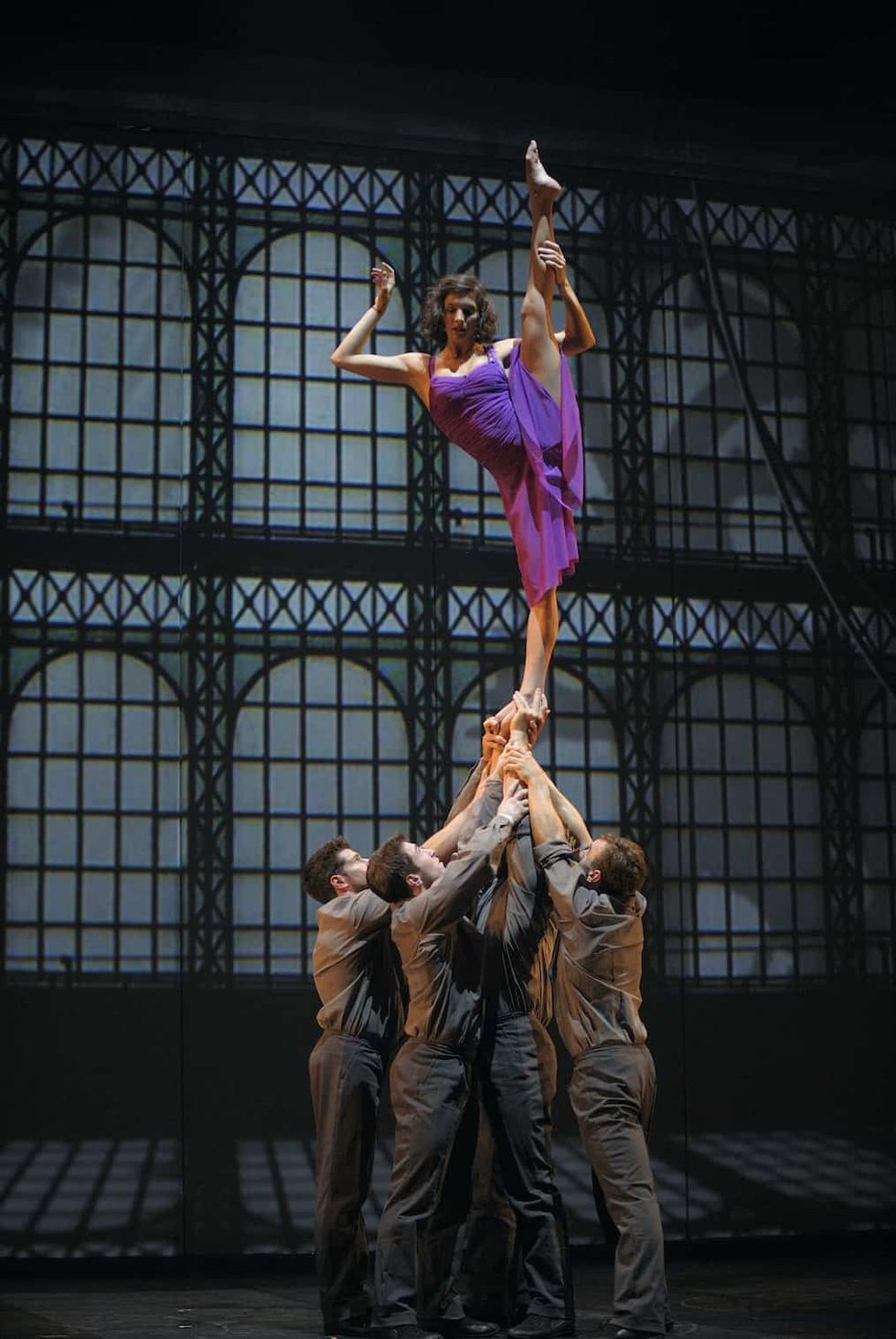 Cirkopolis touring show 2012.