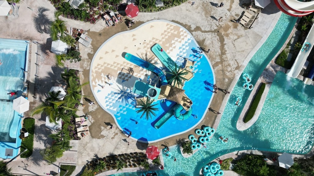 Cloward-water-play-Beaches-Turk-Caicos