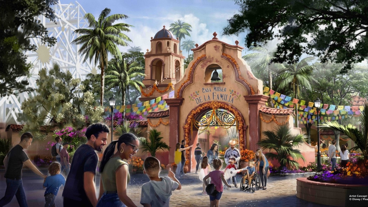 coco attraction disneyland