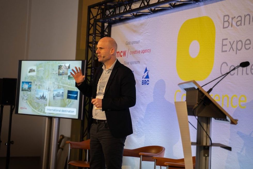Coen Bertens speaking at the Brand Experience Center Conference 2025.