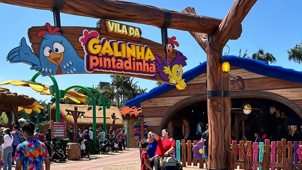 FORREC celebrates launch of Vila da Galinha Pintadinha at Beto Carrero World