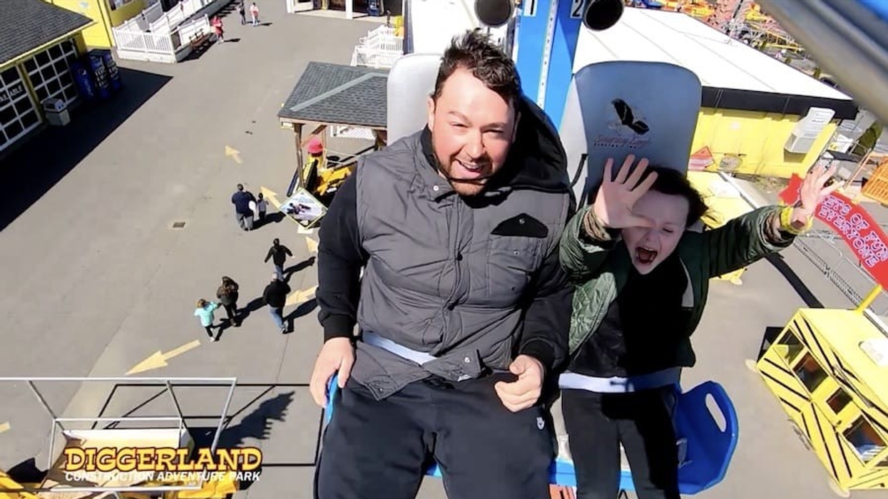 Connect&Go acquires Kool Replay. Family taking photo on a rollercoaster.