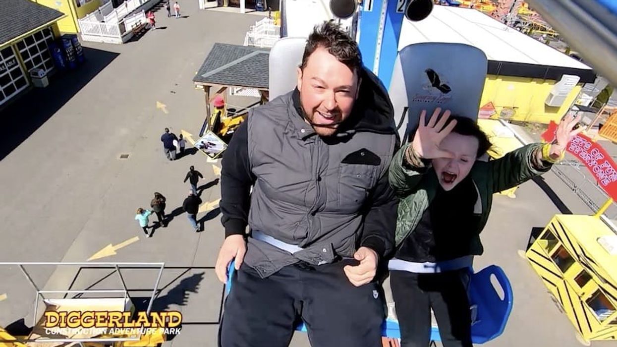 Connect&Go acquires Kool Replay. Family taking photo on a rollercoaster.