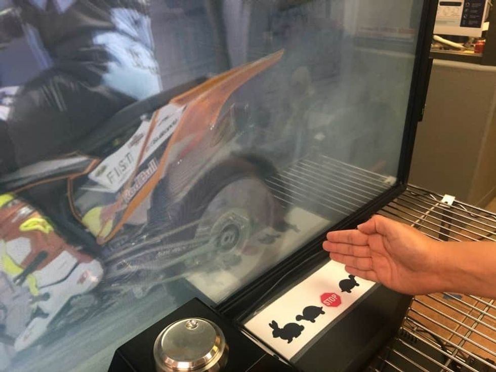 Contactless frame viewer mad systems