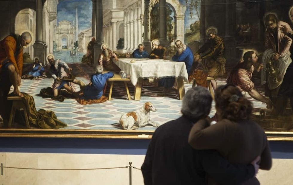 Couple look at painting in the Prado Museum