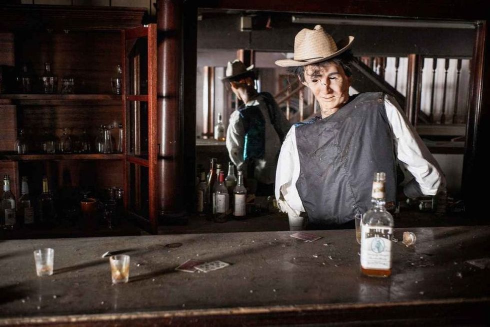 cowboy creep fest at Japan's westworld style abandonded theme park