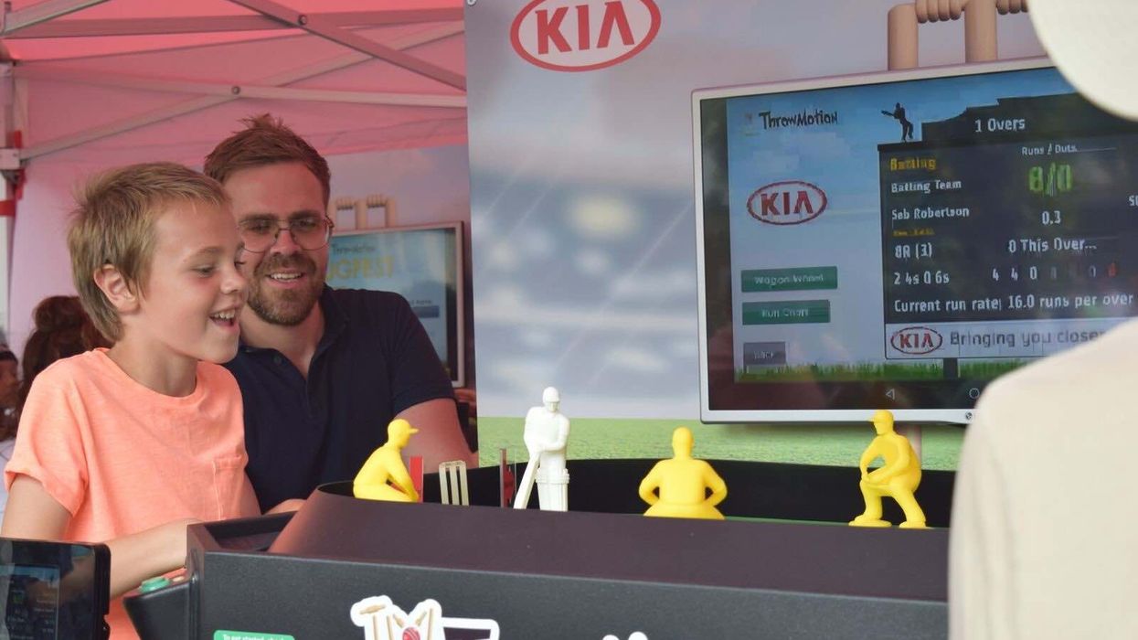 CricketLive! father and son play cricket game at kia oval throwmotion