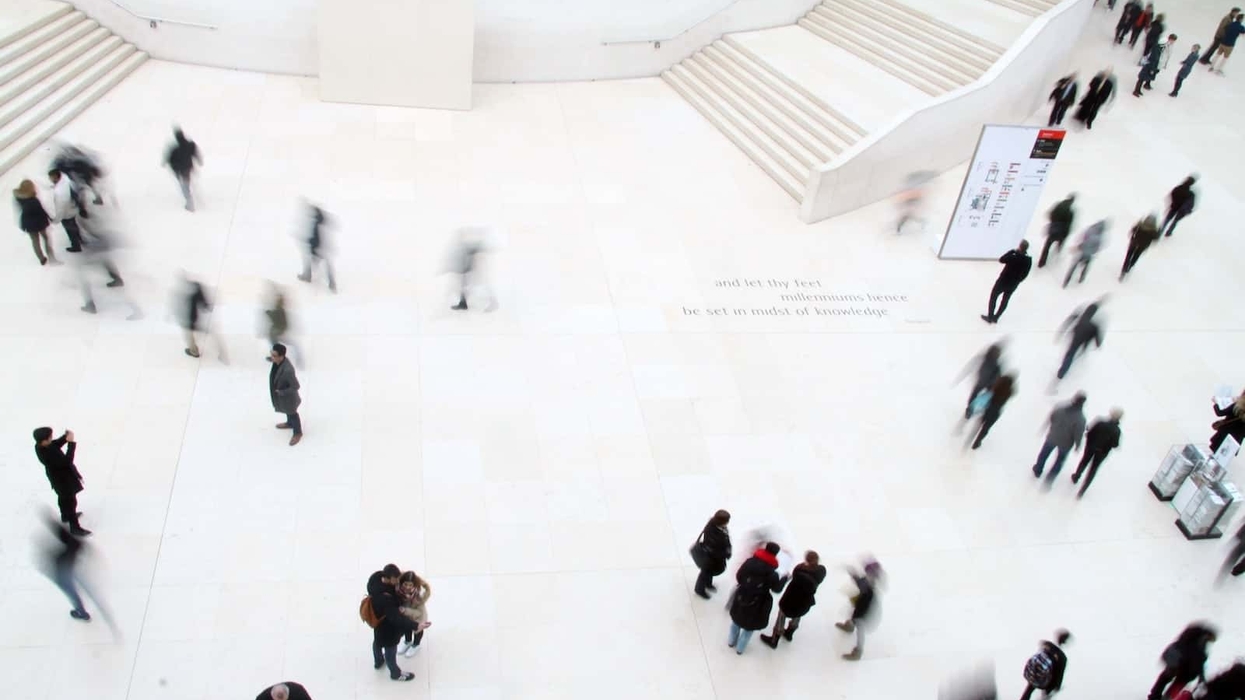 crowd in gallery
