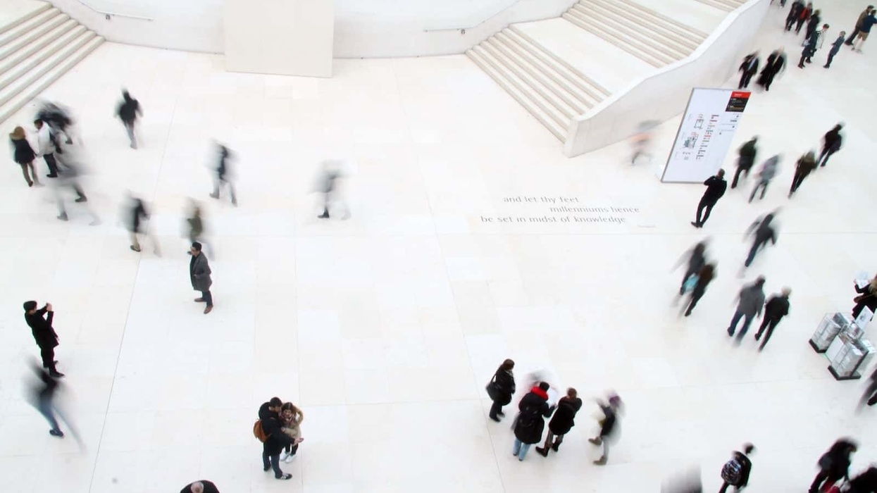 crowd in gallery