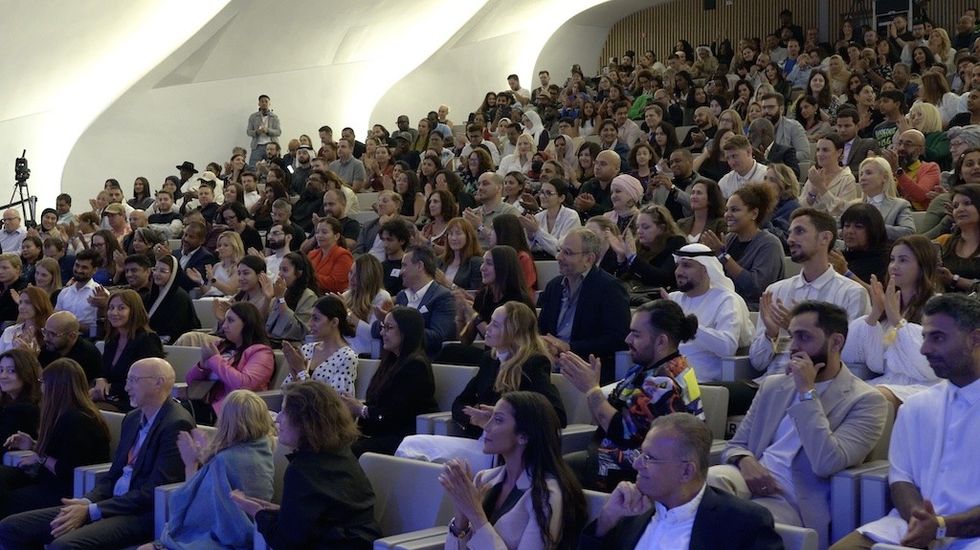 Crowd watching Idris Elba