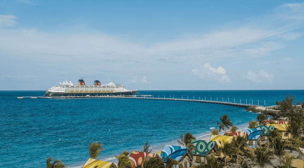 Cruise ship and floating dock at Lookout Cay at Lighthouse Point