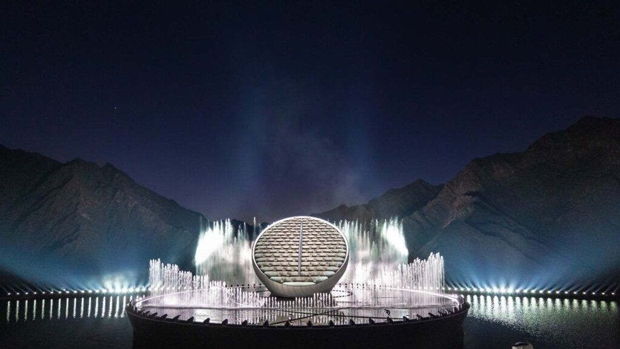 CRYSTAL: UAE’s 50th National Day 2021