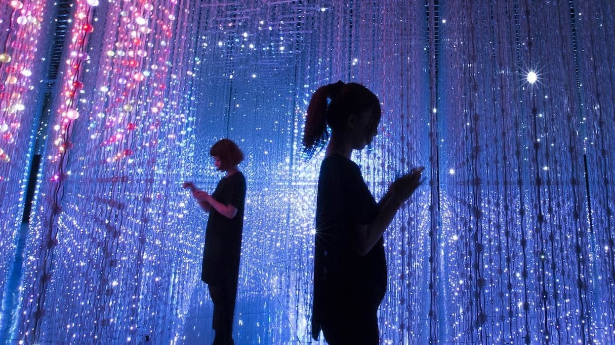 Crystal Universe teamLab