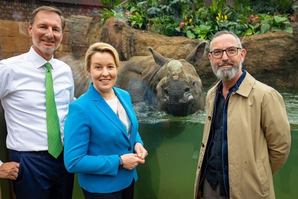 dan pearlman Group Rhinoceros Pagoda Dr. Andreas Knieriem Franziska Giffey Kieran Stanley