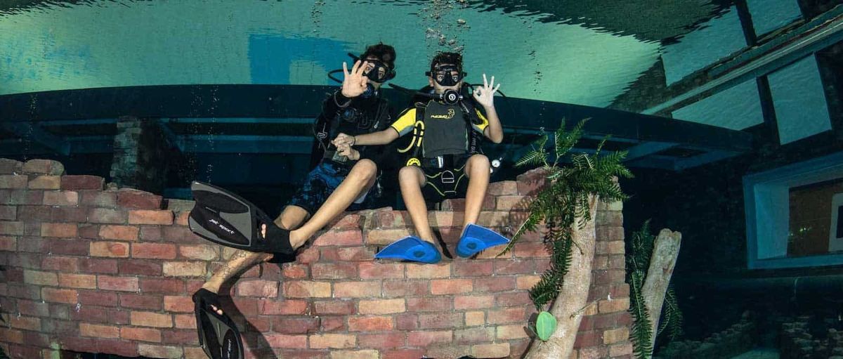 Deep Dive Dubai Kids_Brick_Wall