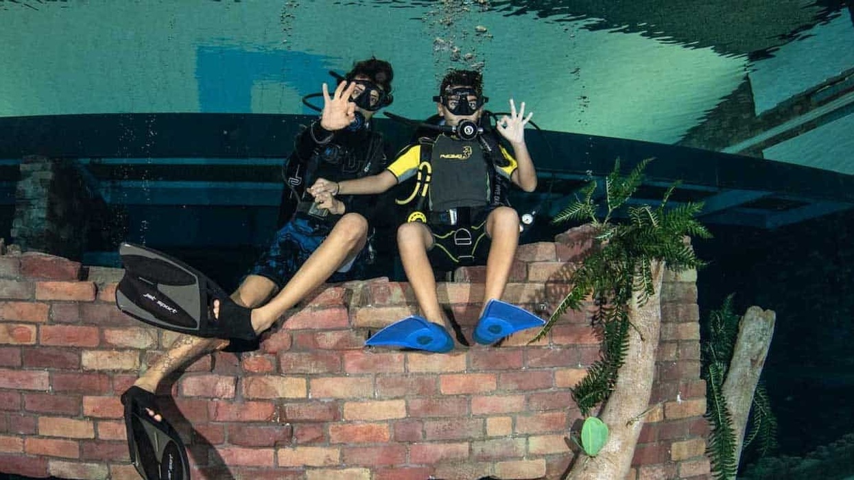 Deep Dive Dubai Kids_Brick_Wall