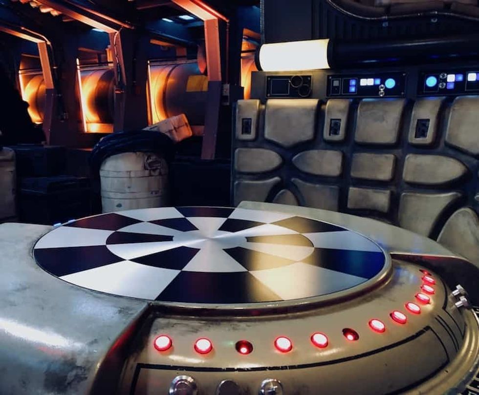 dejarik table Millennium Falcon: Smugglers Run blooloop