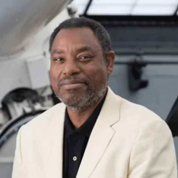 Derrick Pitts headshot