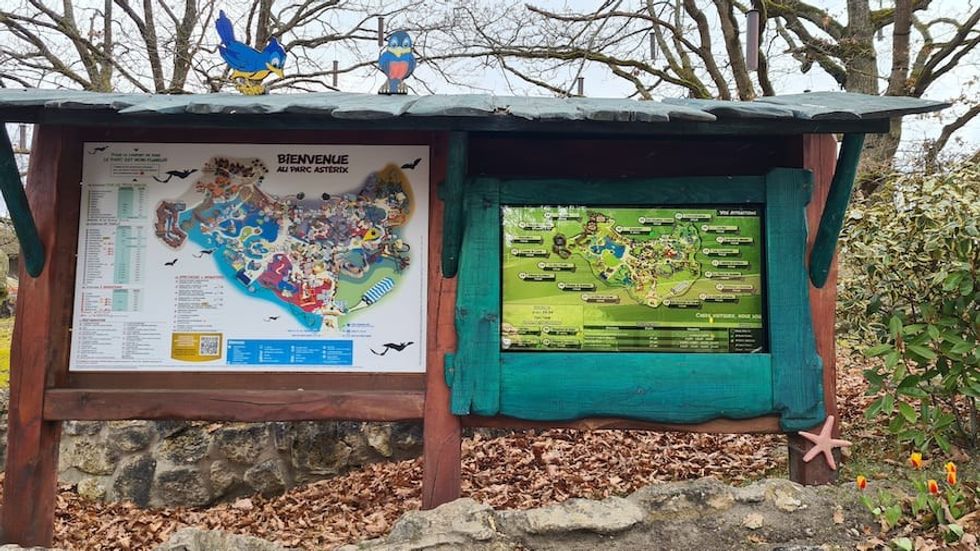 digital screens telelogos parc asterix