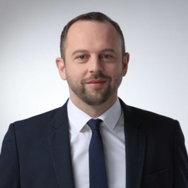 Dimitri Delopoulos headshot
