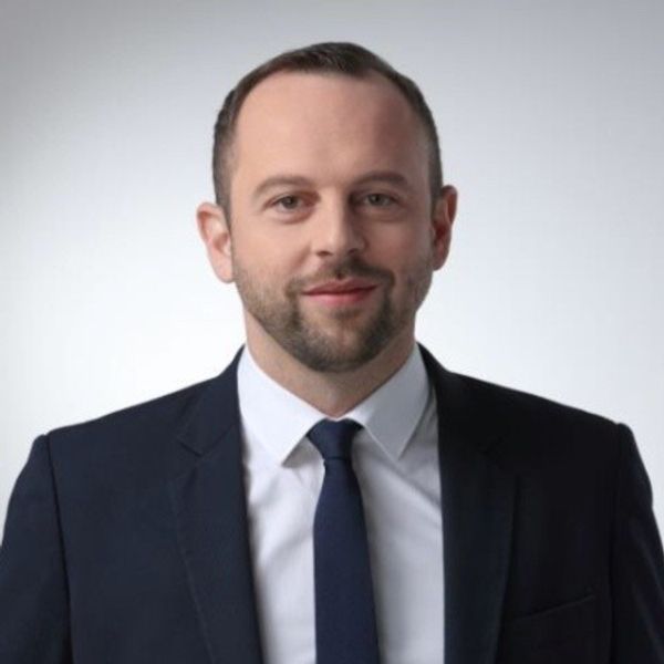 Dimitri Delopoulos headshot