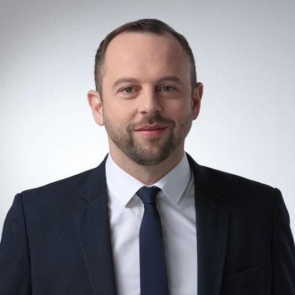 Dimitri Delopoulos headshot