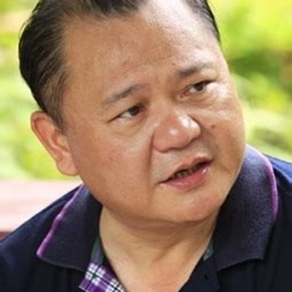 Ding Wang Headshot