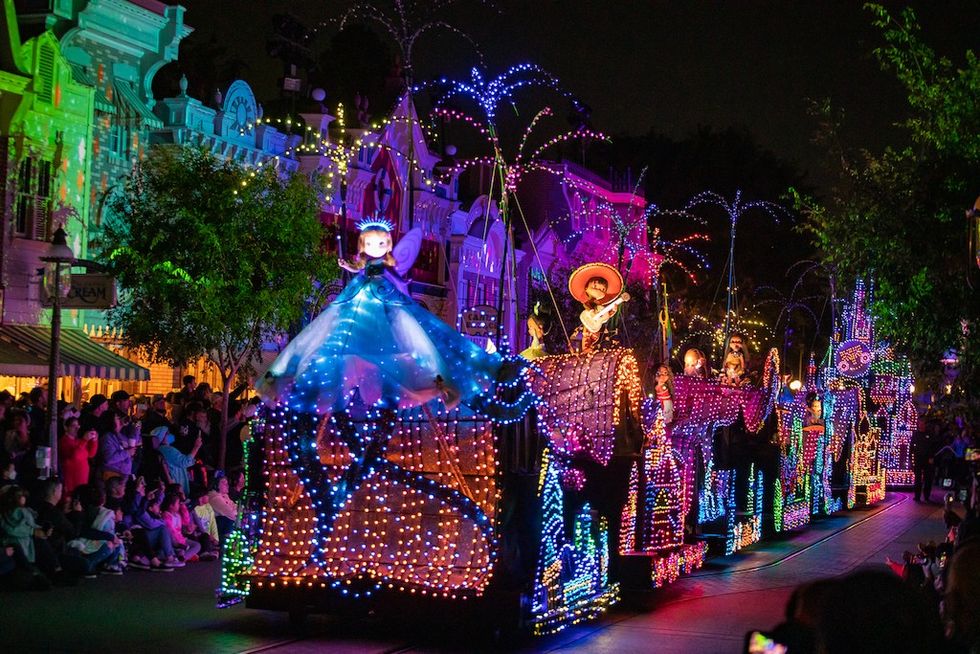 Disney Main St Electrical Parade_New Finale