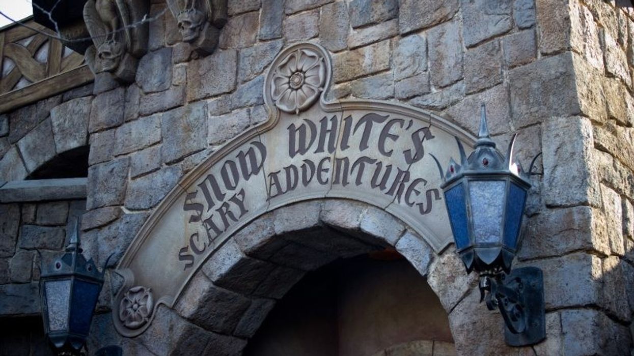 disney snow whites scary adventures