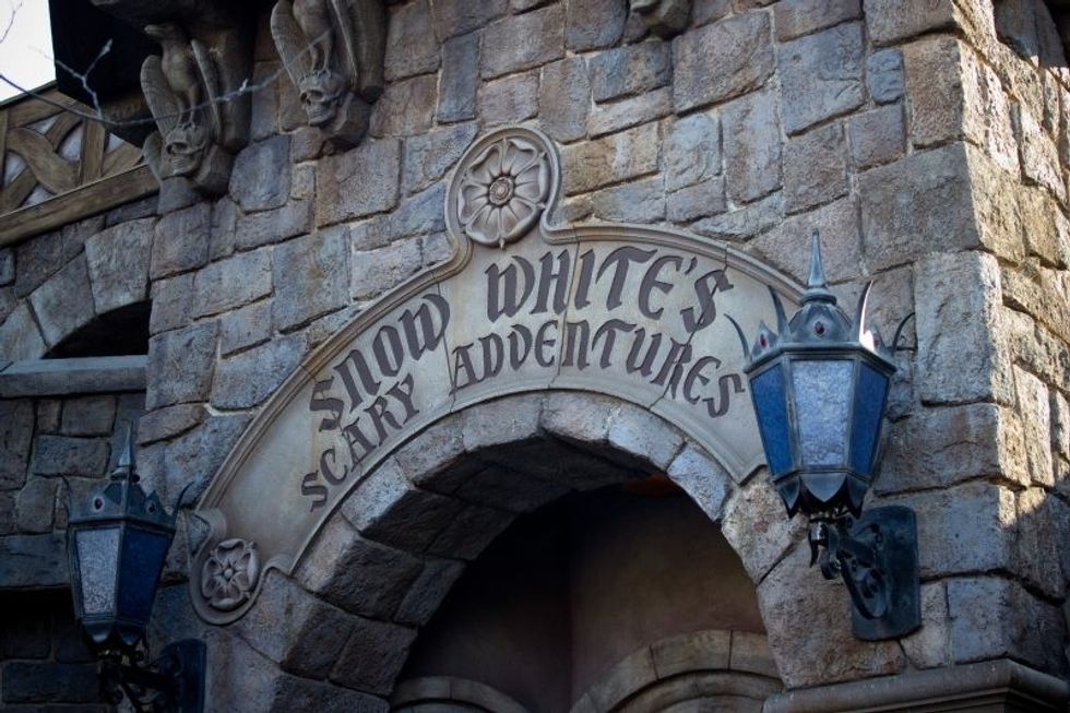 disney snow whites scary adventures