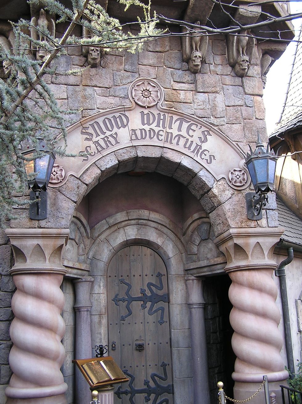disney snow whites scary adventures