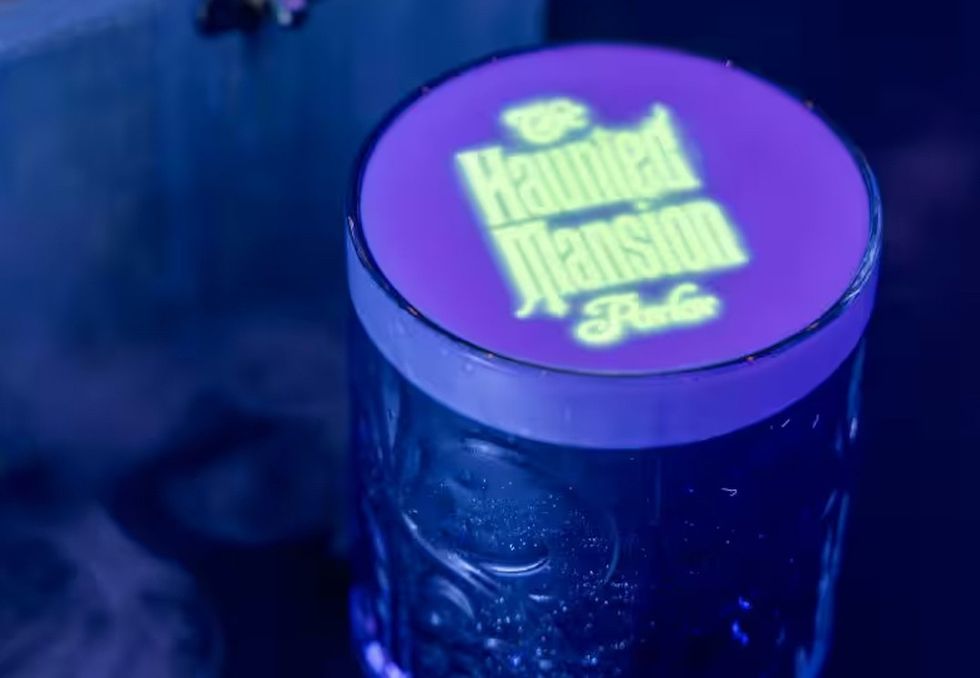 disney treasure haunted mansion parlor