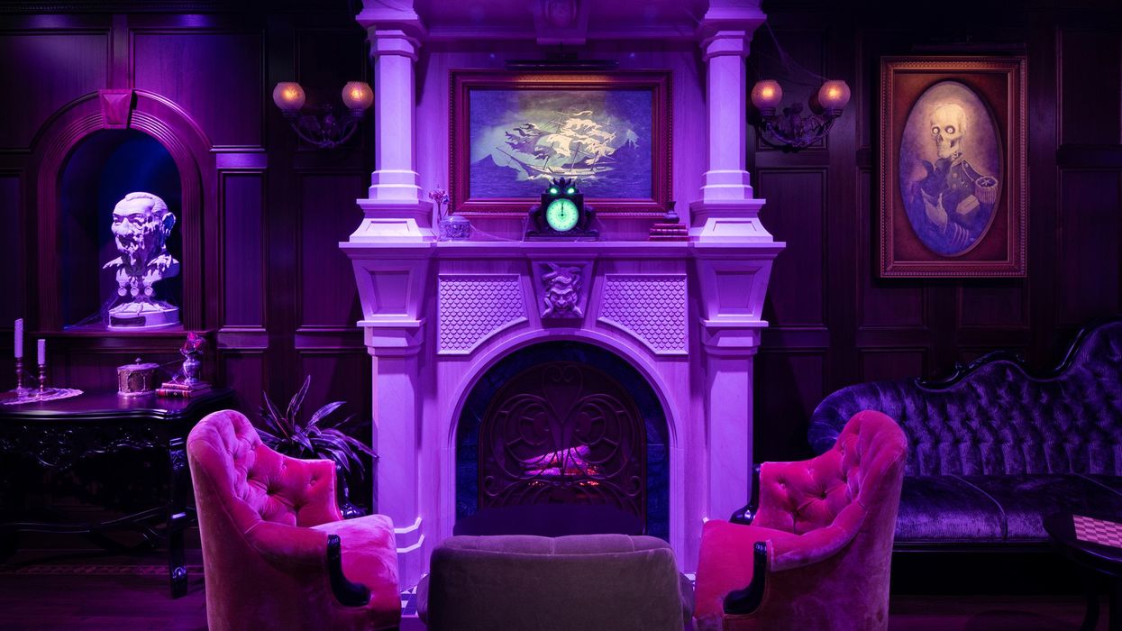 disney treasure haunted mansion parlor