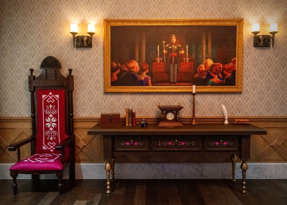 disneyland paris frozen experience