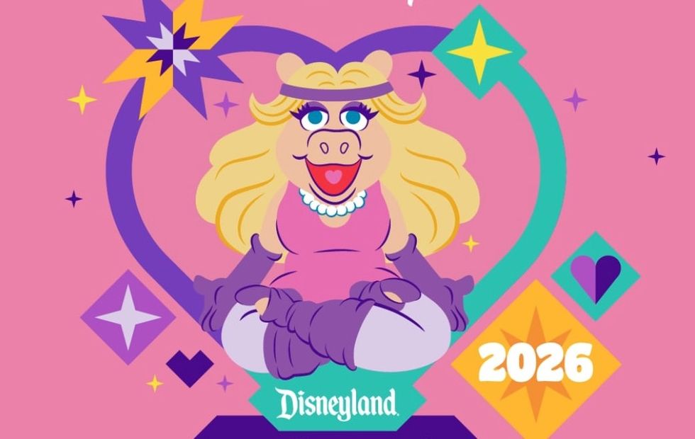 disneyland wellness yoga miss piggy