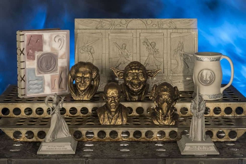 Dok-Ondar-Den-Antiquities star wars galaxys edge merchandise