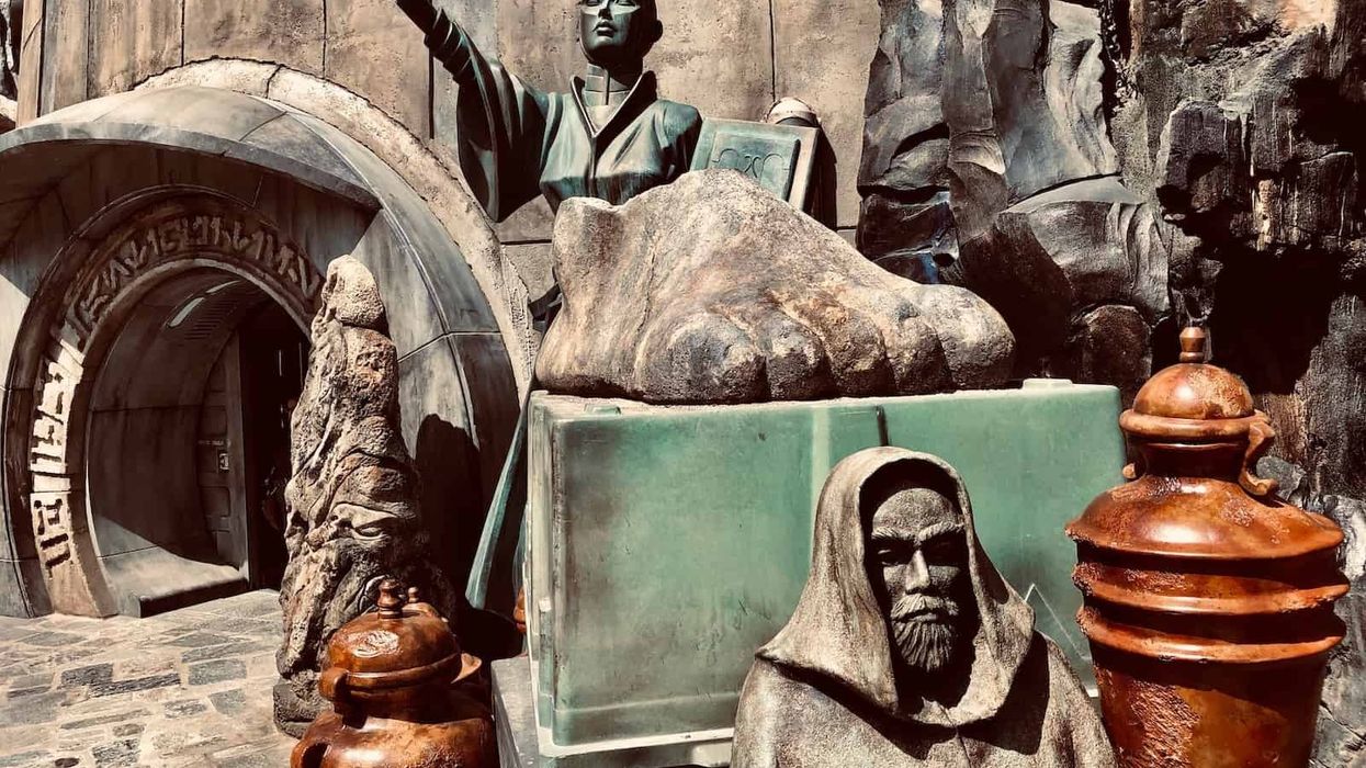 Dok-Ondar's Den of Antiquities Star Wars: Galaxy's Edge Easter Eggs