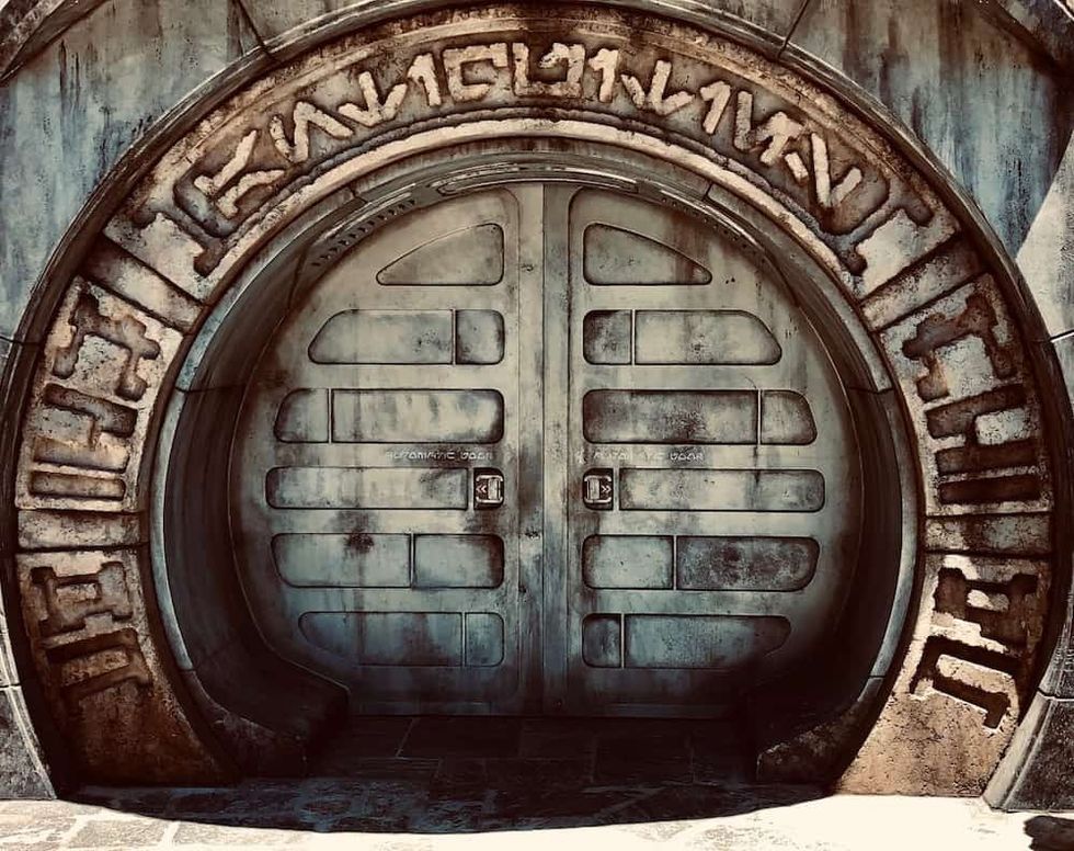 Dok-Ondar's Den of Antiquities Star Wars: Galaxy's Edge Easter Eggs
